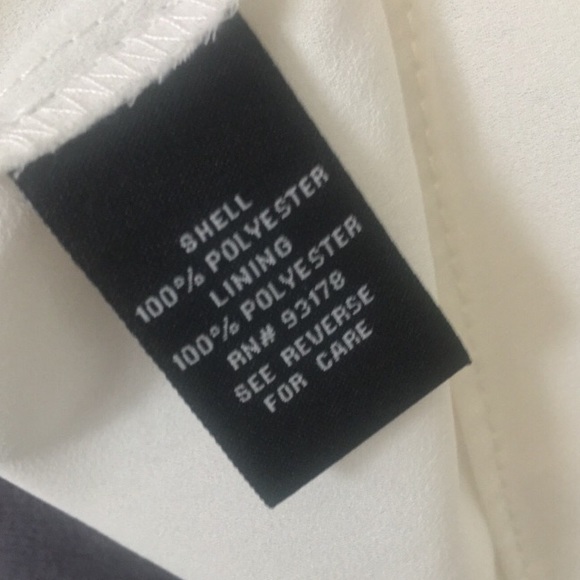 Sleeveless Floral Blouse by Premise Studio - Picture 9 of 10